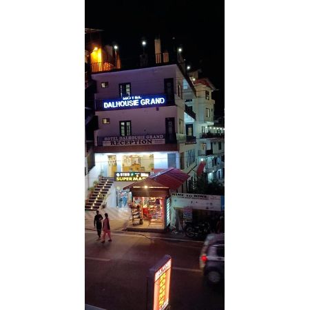 Hotel Dalhousie Grand Banikhet Екстериор снимка