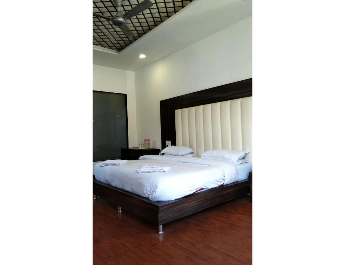 Hotel Dalhousie Grand Banikhet Екстериор снимка
